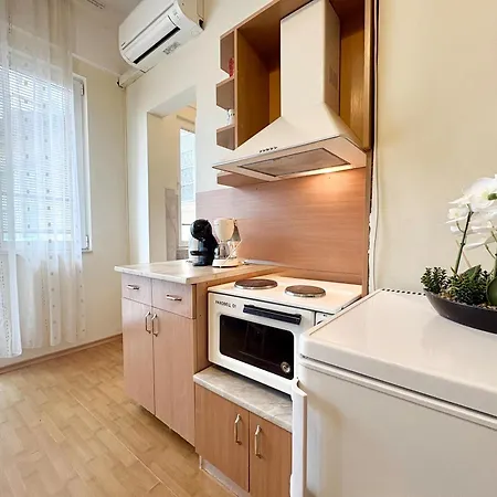 California Sunset Apartment