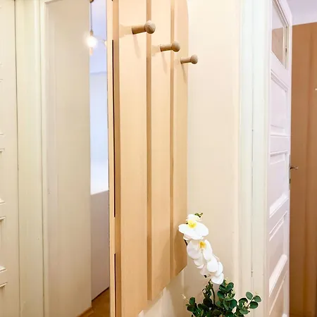 California Sunset Apartment Warna